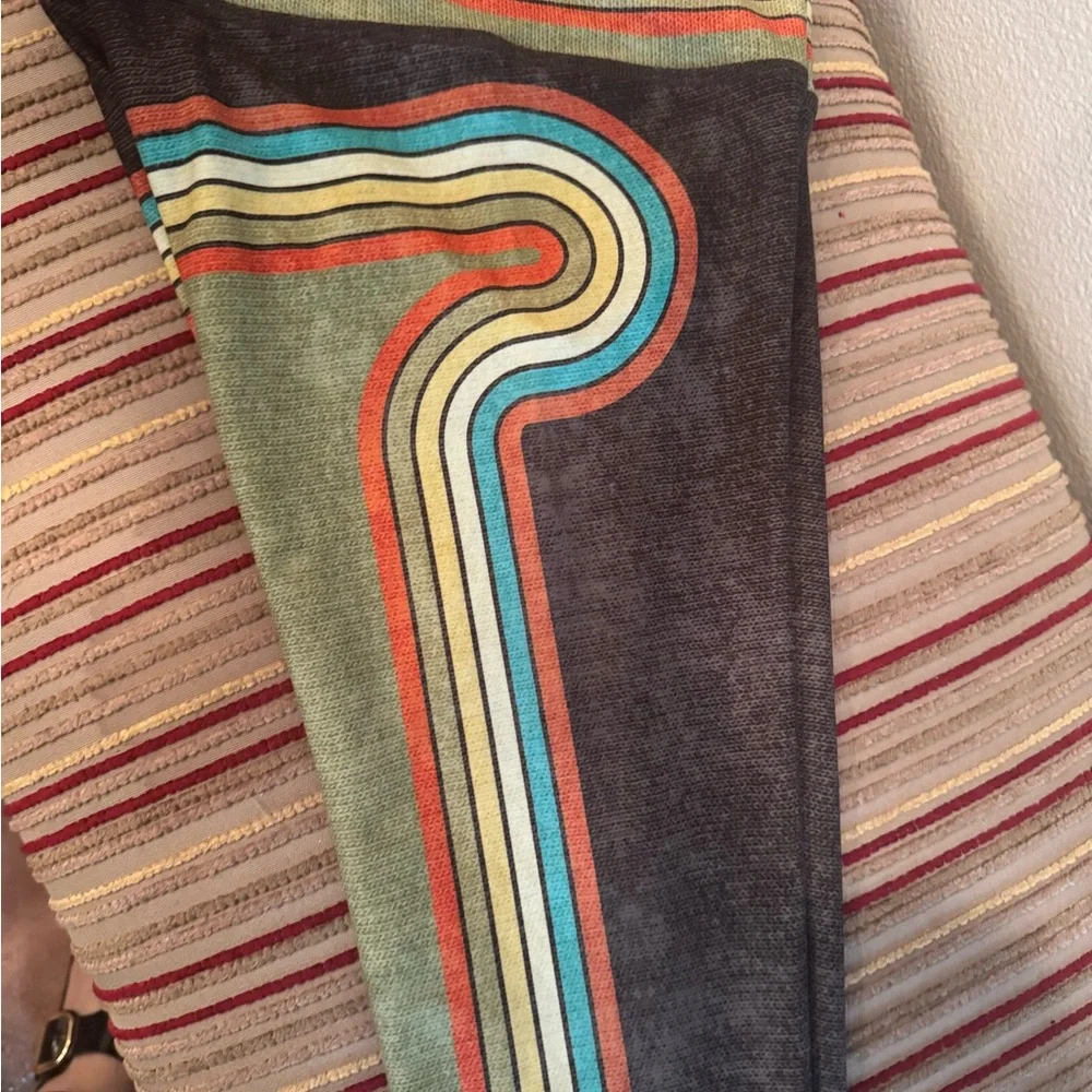 Niyama Sol Multicolor Patterned Leggings - Picture 5 of 8